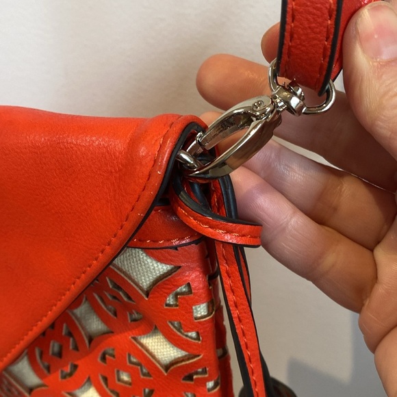 🤍 Baci Italy  Laser Cut purse/clutch - Picture 5 of 11